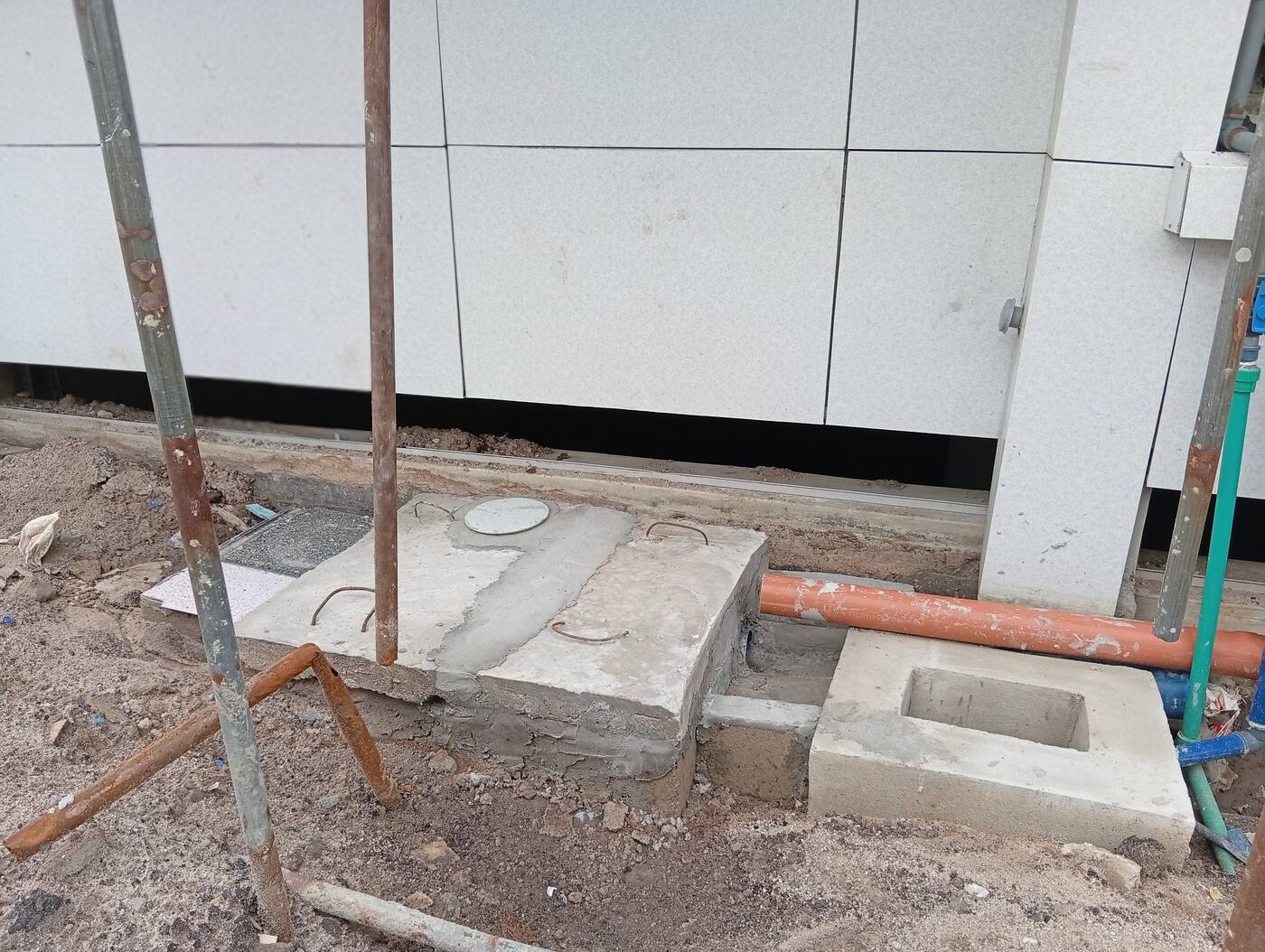 Chamberless clean-out concrete access chamber